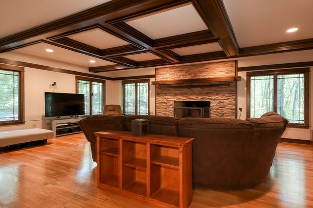 325 Green St, Boylston, MA 01505