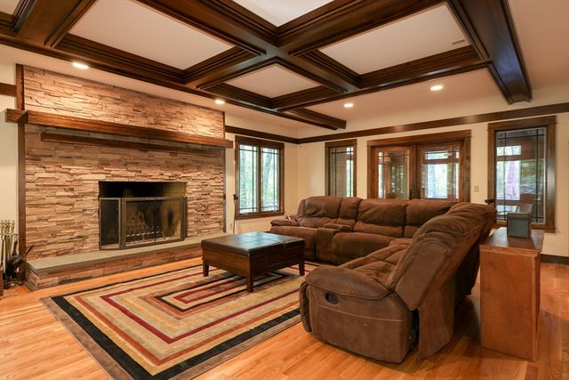 325 Green St, Boylston, MA 01505