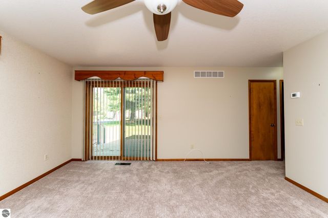 240 Peachwood Lane, Mt Pleasant, MI 48858