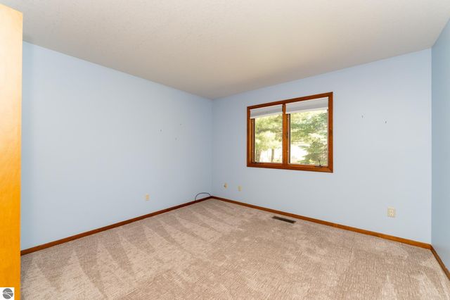240 Peachwood Lane, Mt Pleasant, MI 48858