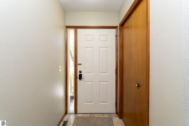 240 Peachwood Lane, Mt Pleasant, MI 48858