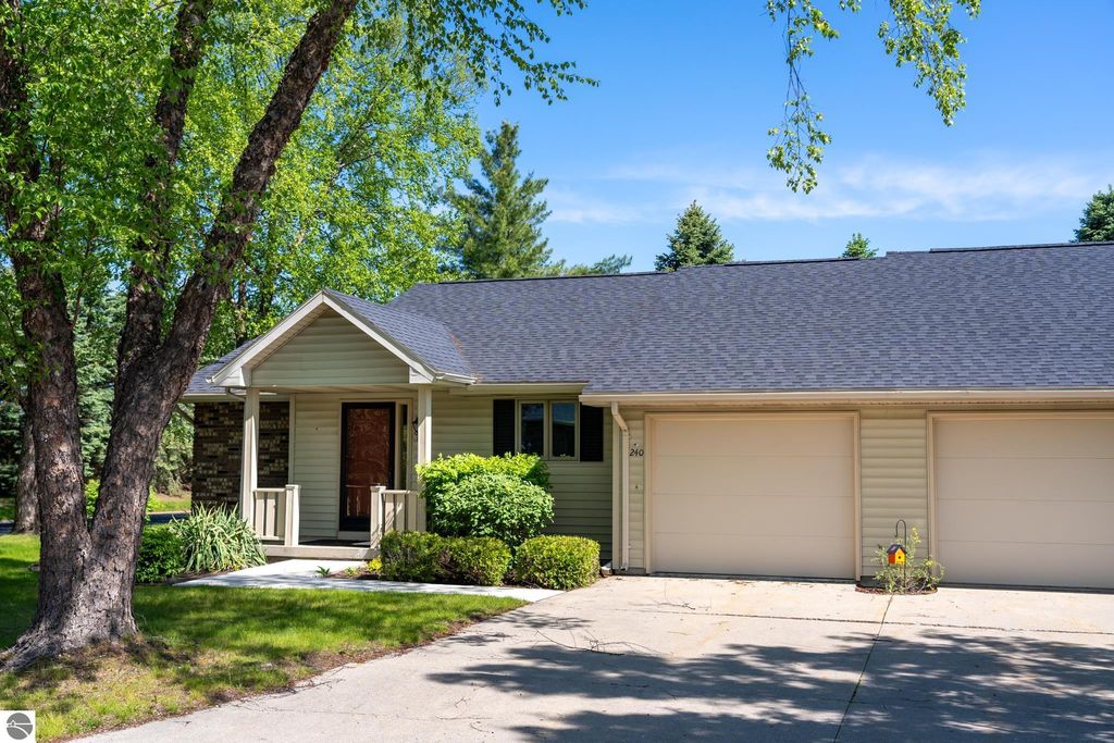 240 Peachwood Lane, Mt Pleasant, MI 48858