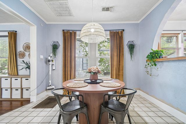 802 Hudgins ST, Smithville, TX 78957