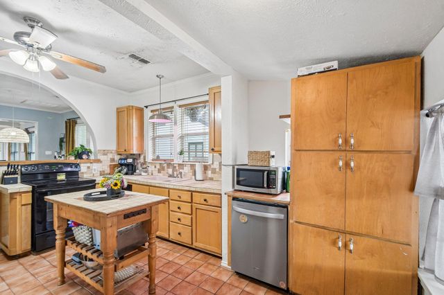 802 Hudgins ST, Smithville, TX 78957