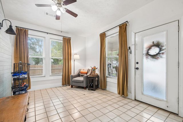802 Hudgins ST, Smithville, TX 78957