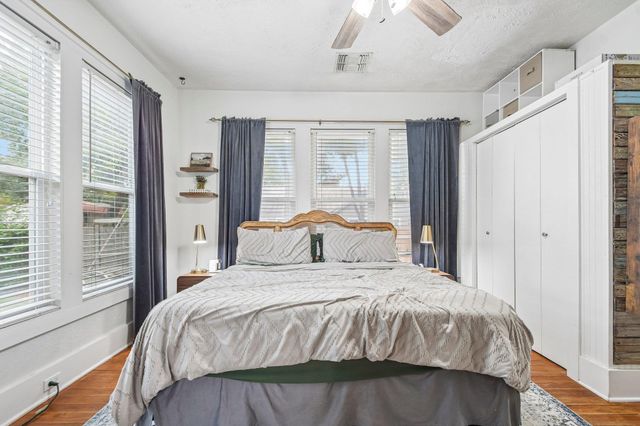 802 Hudgins ST, Smithville, TX 78957