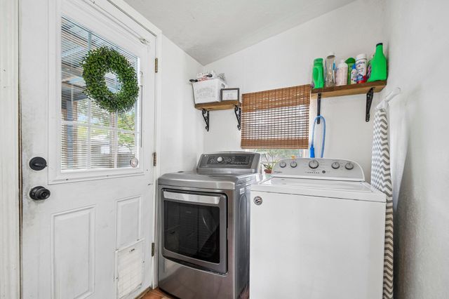 802 Hudgins ST, Smithville, TX 78957