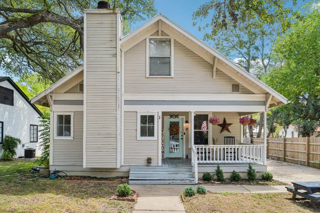 802 Hudgins ST, Smithville, TX 78957