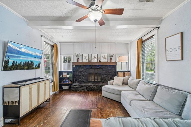 802 Hudgins ST, Smithville, TX 78957
