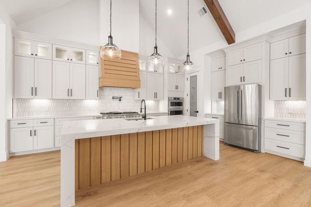 14 Brookwood, Montgomery, TX 77356