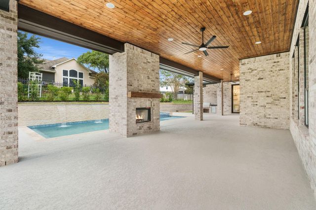 14 Brookwood, Montgomery, TX 77356