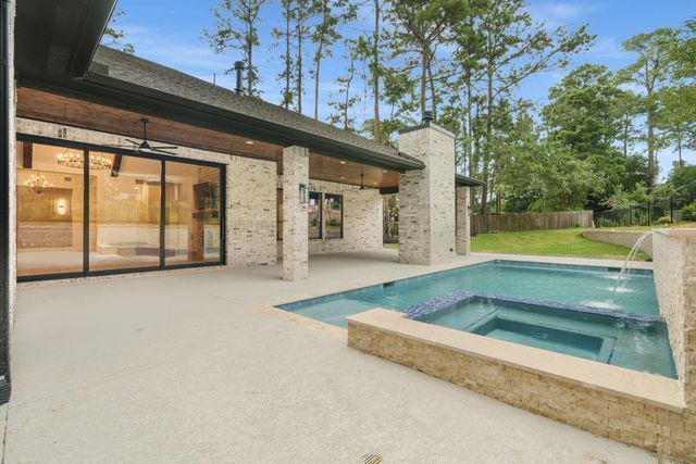 14 Brookwood, Montgomery, TX 77356