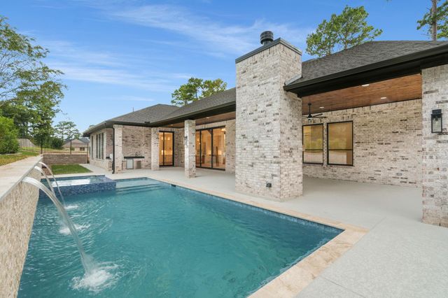 14 Brookwood, Montgomery, TX 77356