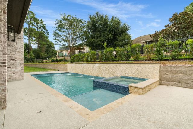 14 Brookwood, Montgomery, TX 77356