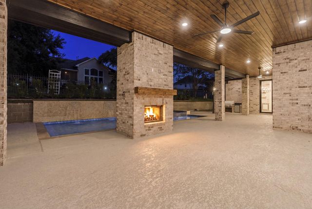14 Brookwood, Montgomery, TX 77356