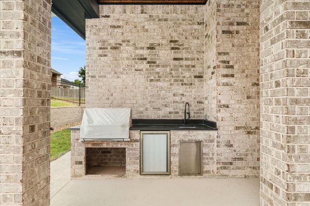 14 Brookwood, Montgomery, TX 77356