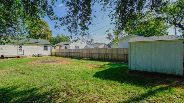 2729 AVENUE F, Council Bluffs, IA 51501