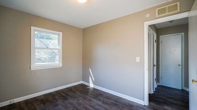 2729 AVENUE F, Council Bluffs, IA 51501