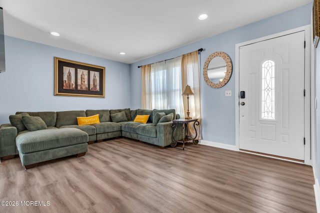 1233 Pacific Avenue, Beachwood, NJ 08722