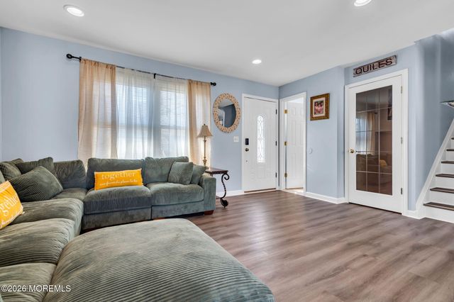 1233 Pacific Avenue, Beachwood, NJ 08722