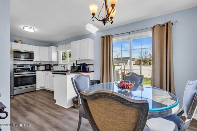 1233 Pacific Avenue, Beachwood, NJ 08722