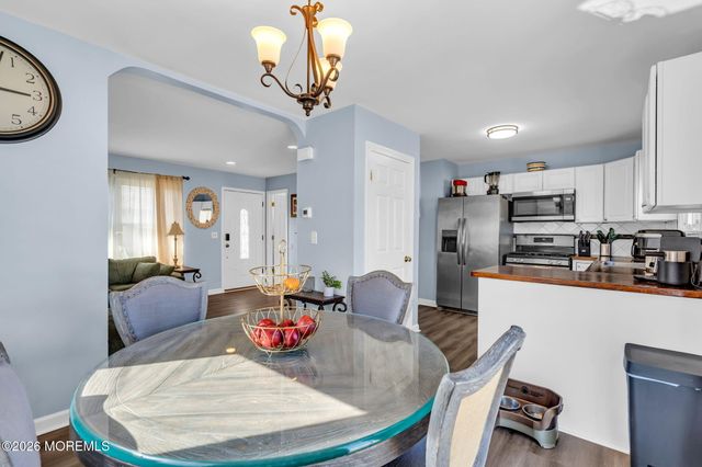 1233 Pacific Avenue, Beachwood, NJ 08722