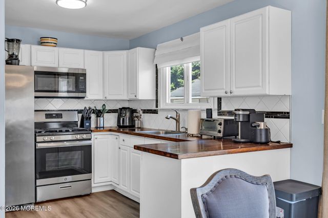 1233 Pacific Avenue, Beachwood, NJ 08722