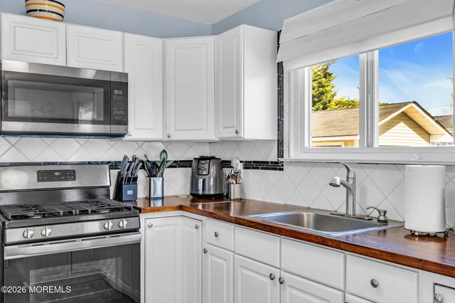 1233 Pacific Avenue, Beachwood, NJ 08722