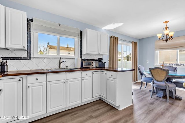 1233 Pacific Avenue, Beachwood, NJ 08722