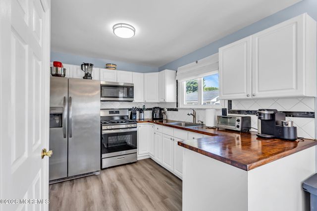 1233 Pacific Avenue, Beachwood, NJ 08722