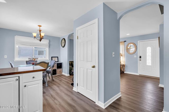 1233 Pacific Avenue, Beachwood, NJ 08722