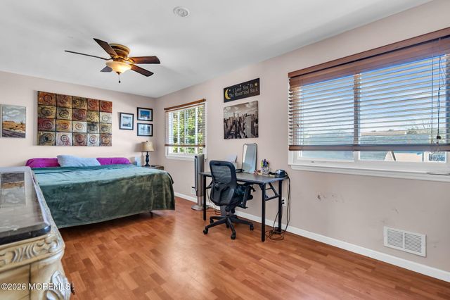 1233 Pacific Avenue, Beachwood, NJ 08722