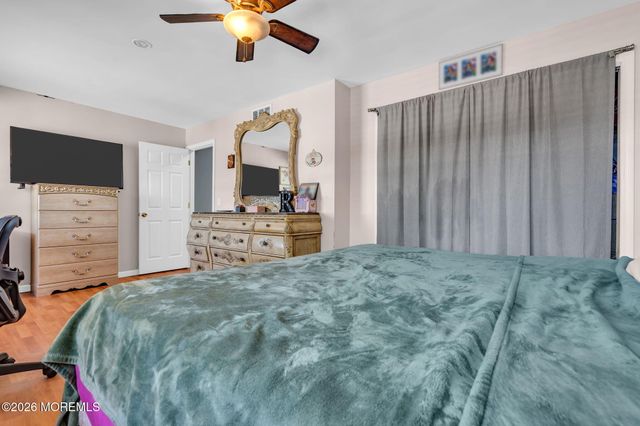 1233 Pacific Avenue, Beachwood, NJ 08722