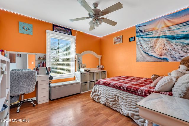 1233 Pacific Avenue, Beachwood, NJ 08722