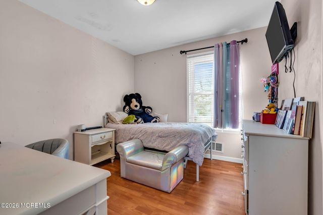 1233 Pacific Avenue, Beachwood, NJ 08722