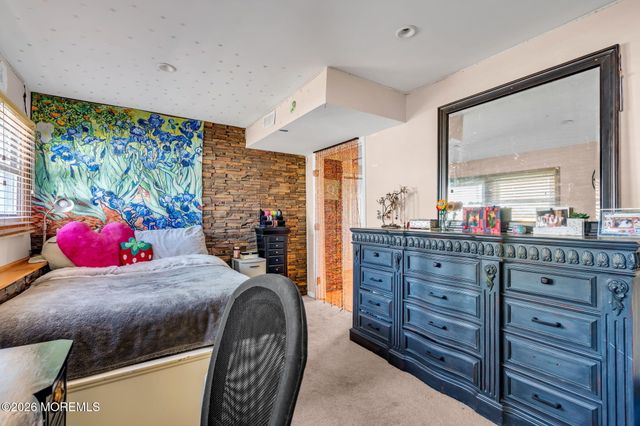 1233 Pacific Avenue, Beachwood, NJ 08722