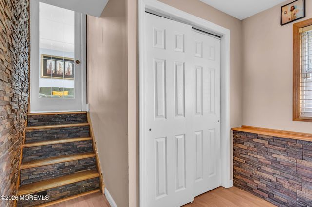 1233 Pacific Avenue, Beachwood, NJ 08722