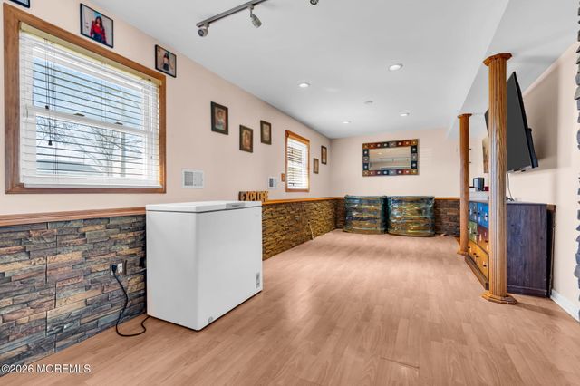 1233 Pacific Avenue, Beachwood, NJ 08722