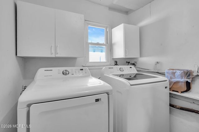 1233 Pacific Avenue, Beachwood, NJ 08722