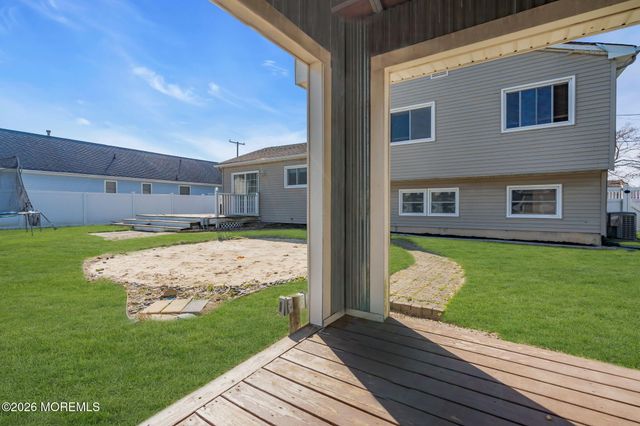 1233 Pacific Avenue, Beachwood, NJ 08722