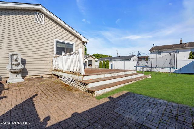 1233 Pacific Avenue, Beachwood, NJ 08722
