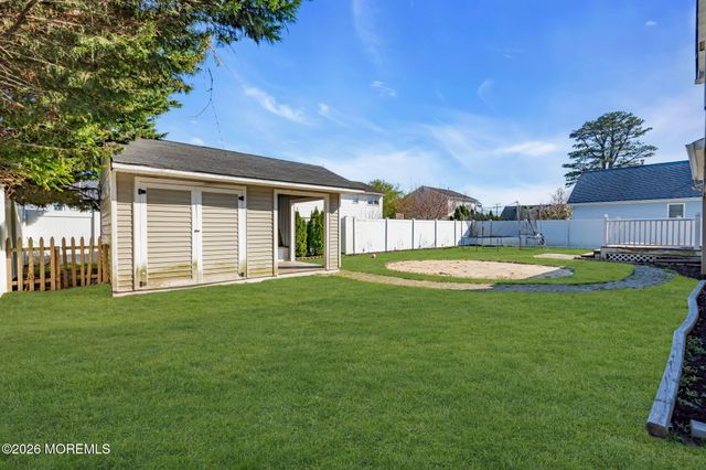 1233 Pacific Avenue, Beachwood, NJ 08722