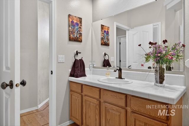 2126 S Weimaraner Way, Meridian, ID 83642