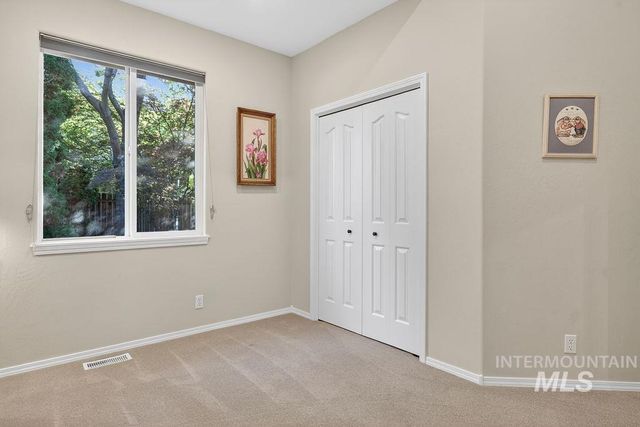 2126 S Weimaraner Way, Meridian, ID 83642