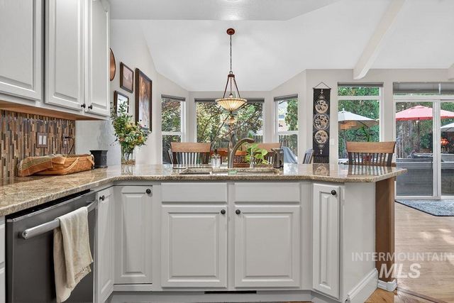 2126 S Weimaraner Way, Meridian, ID 83642