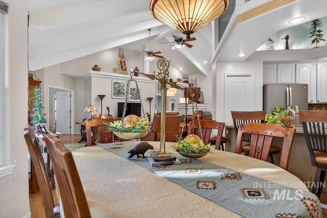 2126 S Weimaraner Way, Meridian, ID 83642