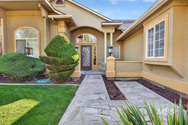 2126 S Weimaraner Way, Meridian, ID 83642