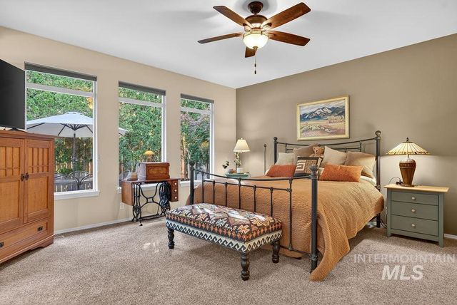 2126 S Weimaraner Way, Meridian, ID 83642