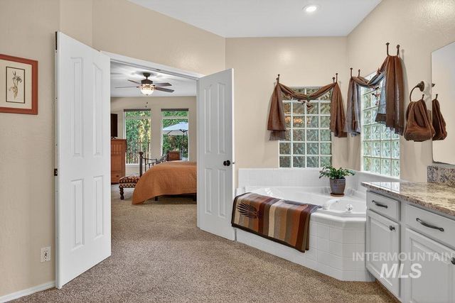 2126 S Weimaraner Way, Meridian, ID 83642