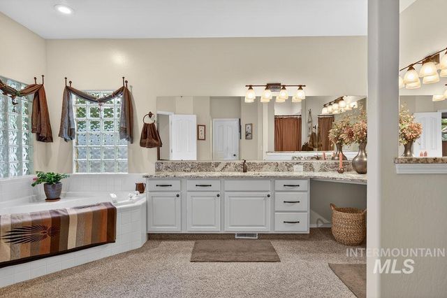 2126 S Weimaraner Way, Meridian, ID 83642